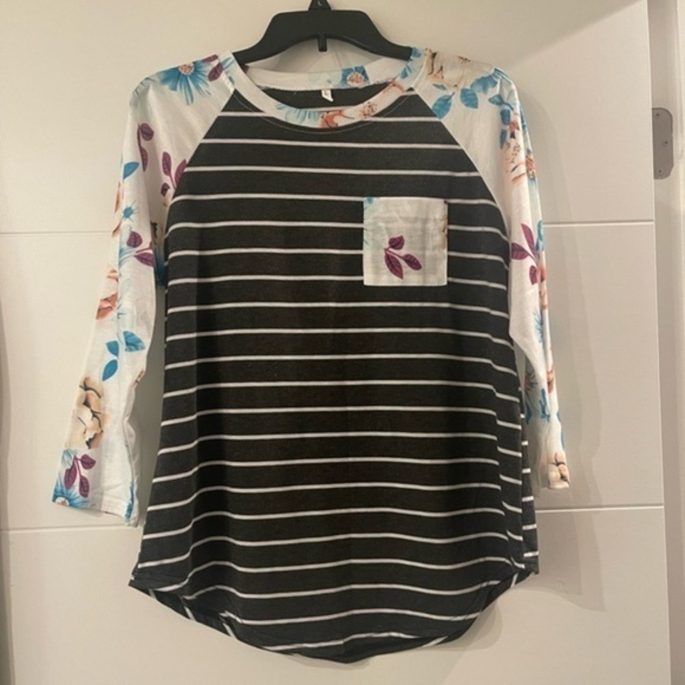 3/4 sleeve top! Worn once!